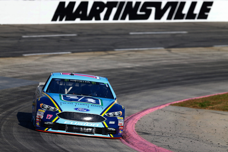 Stenhouse Secures Second-Straight Top-Ten at Martinsville in Thrilling Finish