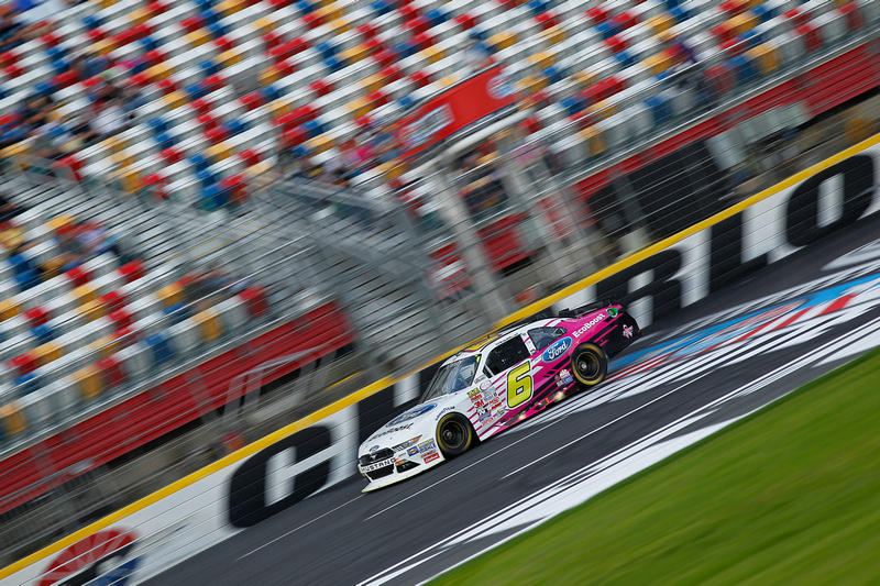 Wallace earns 8th consecutive top-10 finish on 1.5-Mile tracks with 8th-place finish at Charlotte