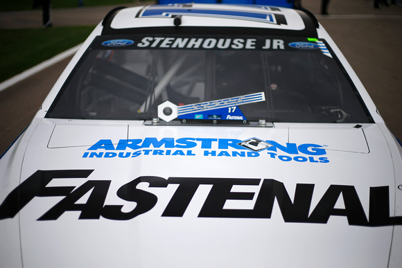Stenhouse Jr. Recovers from Pit-Road Penalty to Finish 12th at Las Vegas