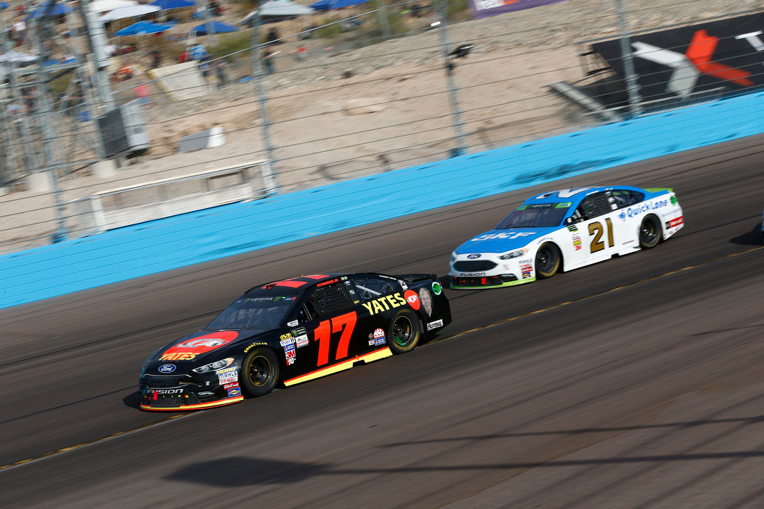 Stenhouse Jr. Overcomes Adversity to Earn Eighth-Place Finish at Phoenix