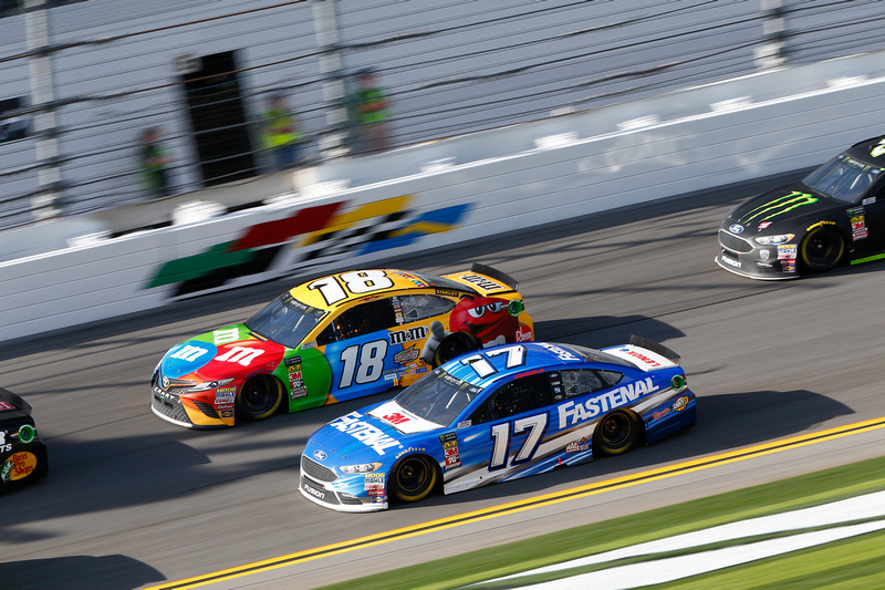 Costly Penalty Results in a 16th-Place Finish for Stenhouse in Clash
