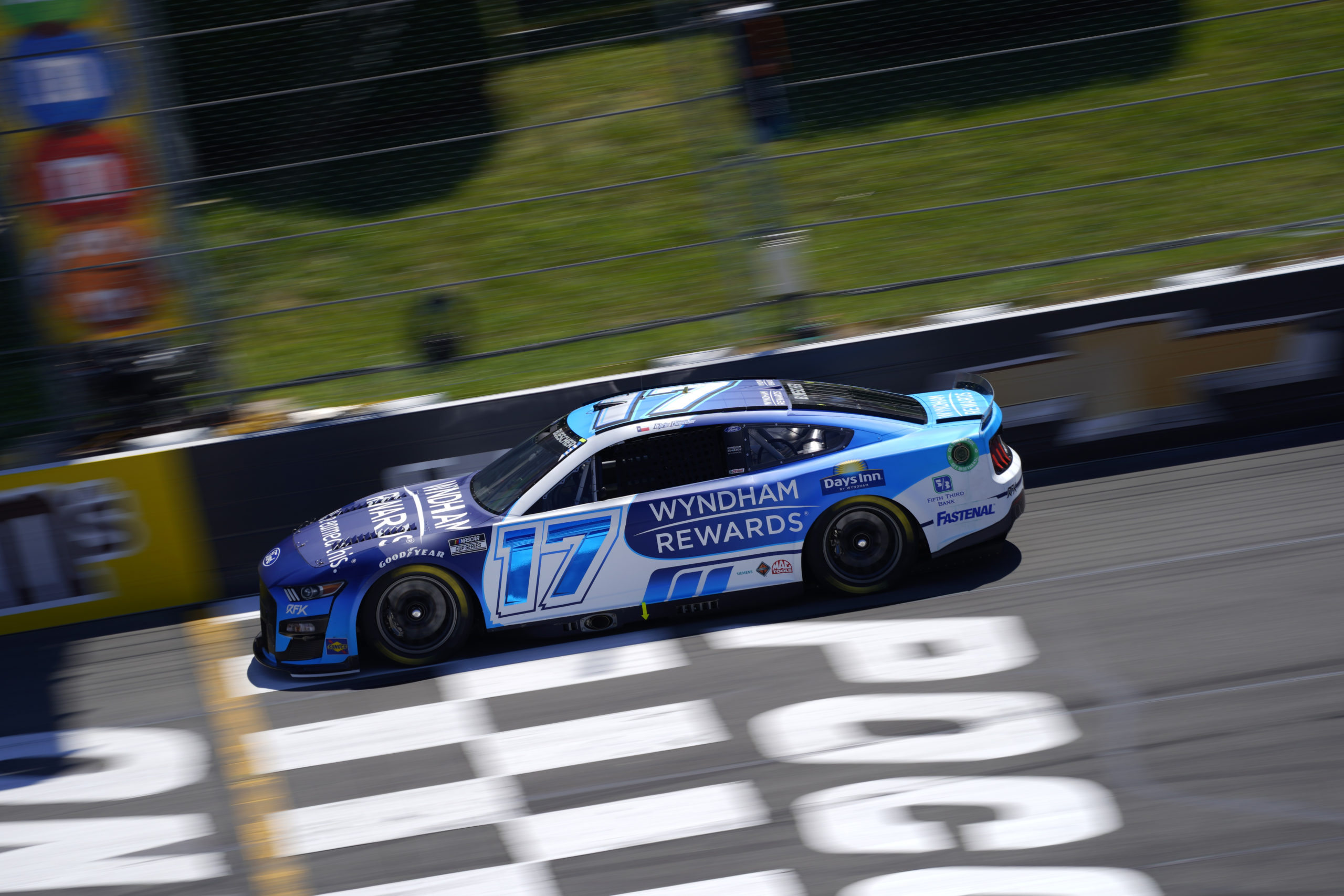 Buescher Finishes 29th at Pocono after Late Issues