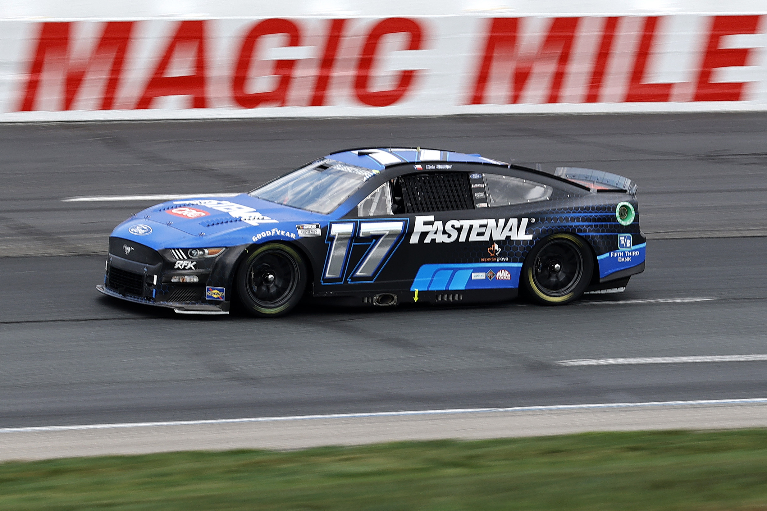 Buescher Finishes 17th in New Hampshire