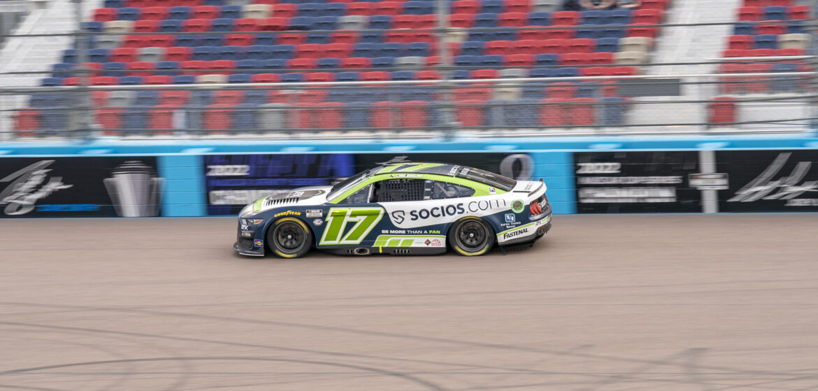Buescher Finishes 15th in Phoenix