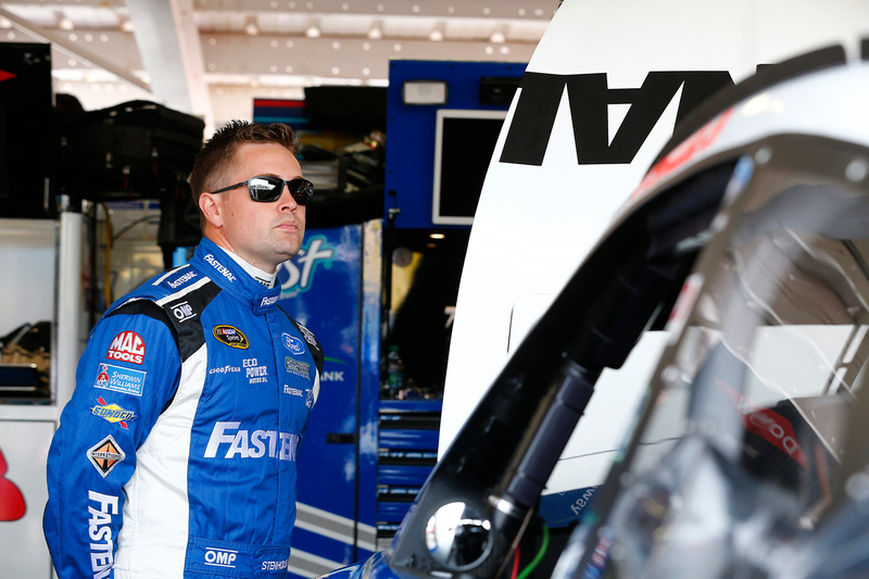 Stenhouse Continues West Coast Swing in Fontana