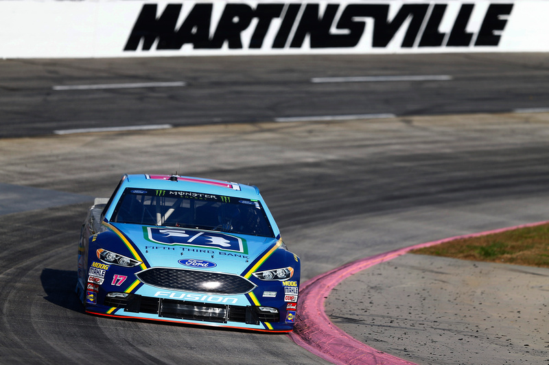 Stenhouse Secures Second-Straight Top-Ten at Martinsville in Thrilling Finish