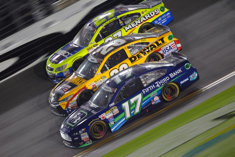 Last Lap Accident Relegates Stenhouse Jr. To A 19th-Place Finish