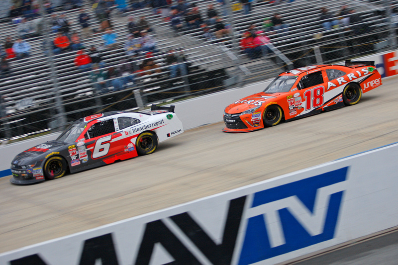 Wallace Finishes 11th in Dover