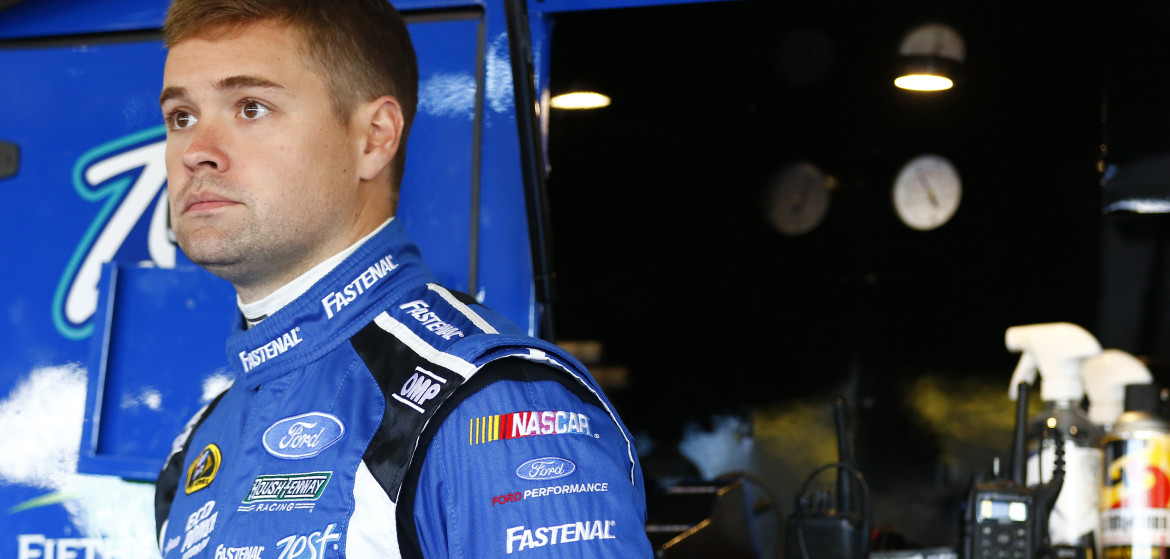 Stenhouse Jr. Finishes 37th After a Tire Issue