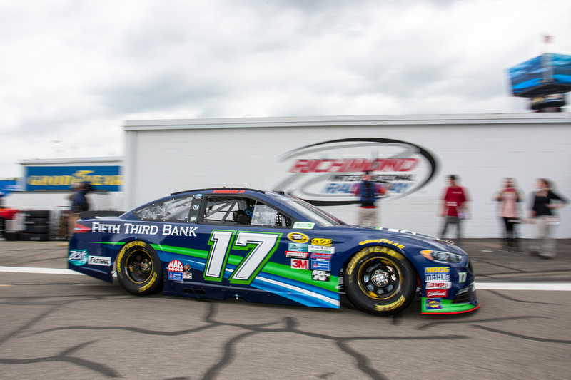 Stenhouse Jr. Finishes 26th After Late-Race Vibration