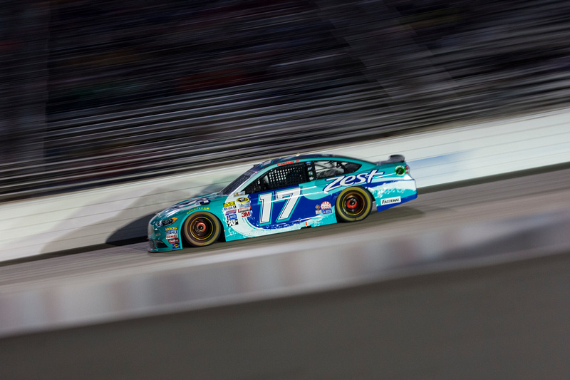 Late Race Accident Results in a 16th-Place Finish For Stenhouse at Texas