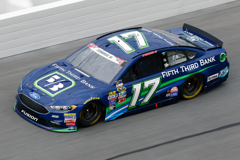 Stenhouse Jr. Avoids the “Big One” to Earn a Fifth-Place Finish at Daytona