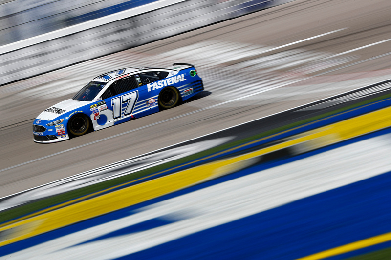 Mechanical Issue Forces Stenhouse to Settle with a 33rd-Place Finish at Las Vegas