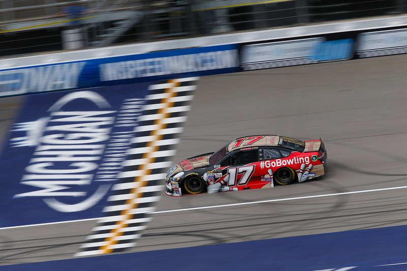 Flat Tire Forces Stenhouse to Settle With an 18th-Place Finish at Michigan
