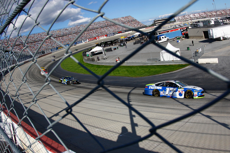 After Picking Up Stage Points, Stenhouse Advances to the Round of 12