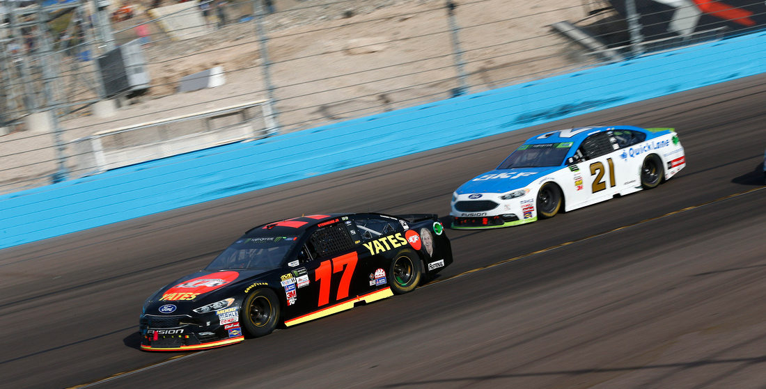 Stenhouse Jr. Overcomes Adversity to Earn Eighth-Place Finish at Phoenix