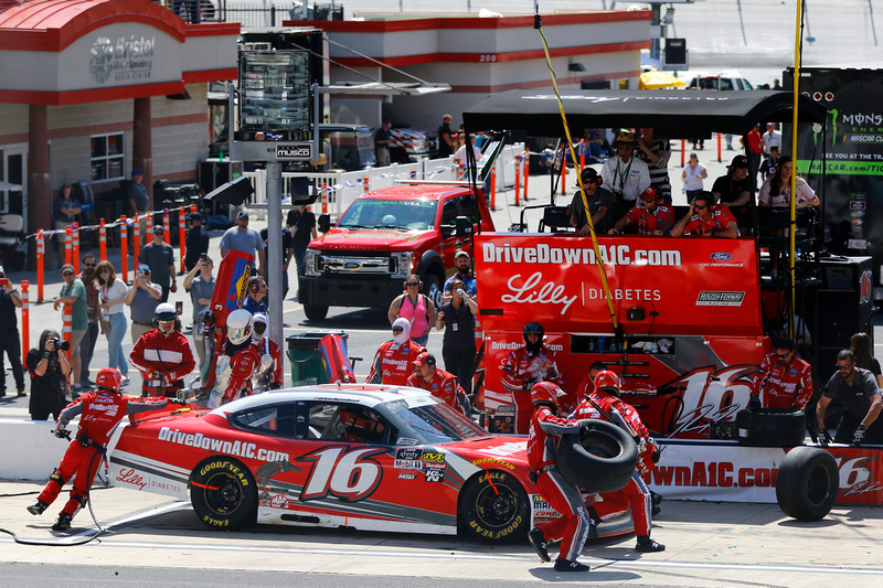 Flat Tire in Closing Laps Leaves Reed with an 18th-Place Finish at Bristol