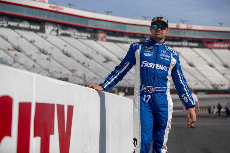 Tire Issues Force Stenhouse to Settle for a 24th-Place Finish at Bristol
