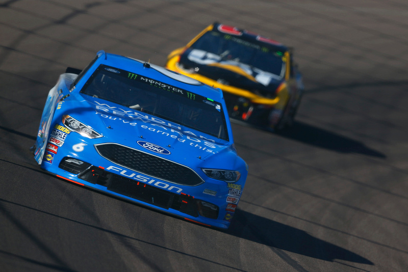 Kenseth Earns Hard Fought Top-10 at Phoenix