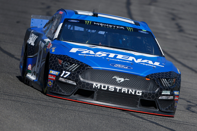 Stenhouse Jr. Rallies Back to Score a 14th – Place Finish at Fontana