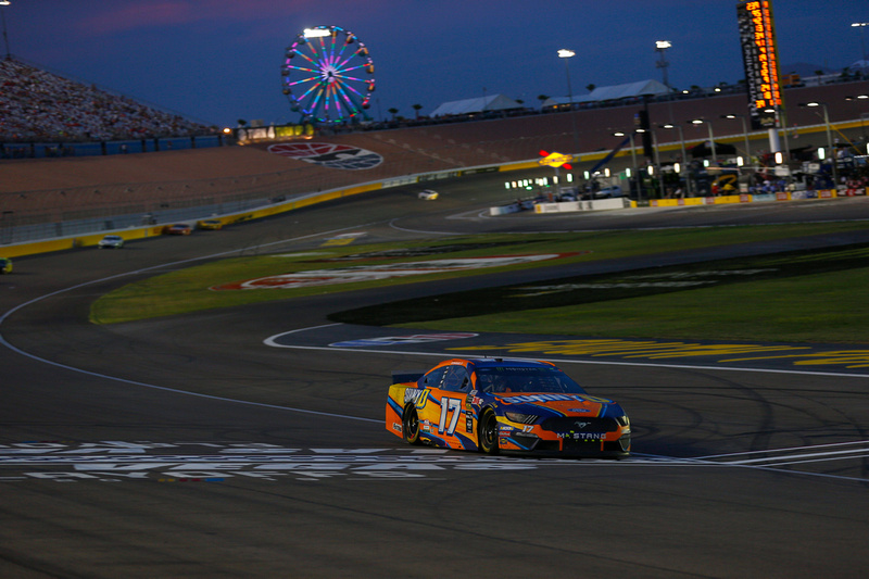 Stenhouse Jr. Finishes 26th at Las Vegas after Late-Race Penalty