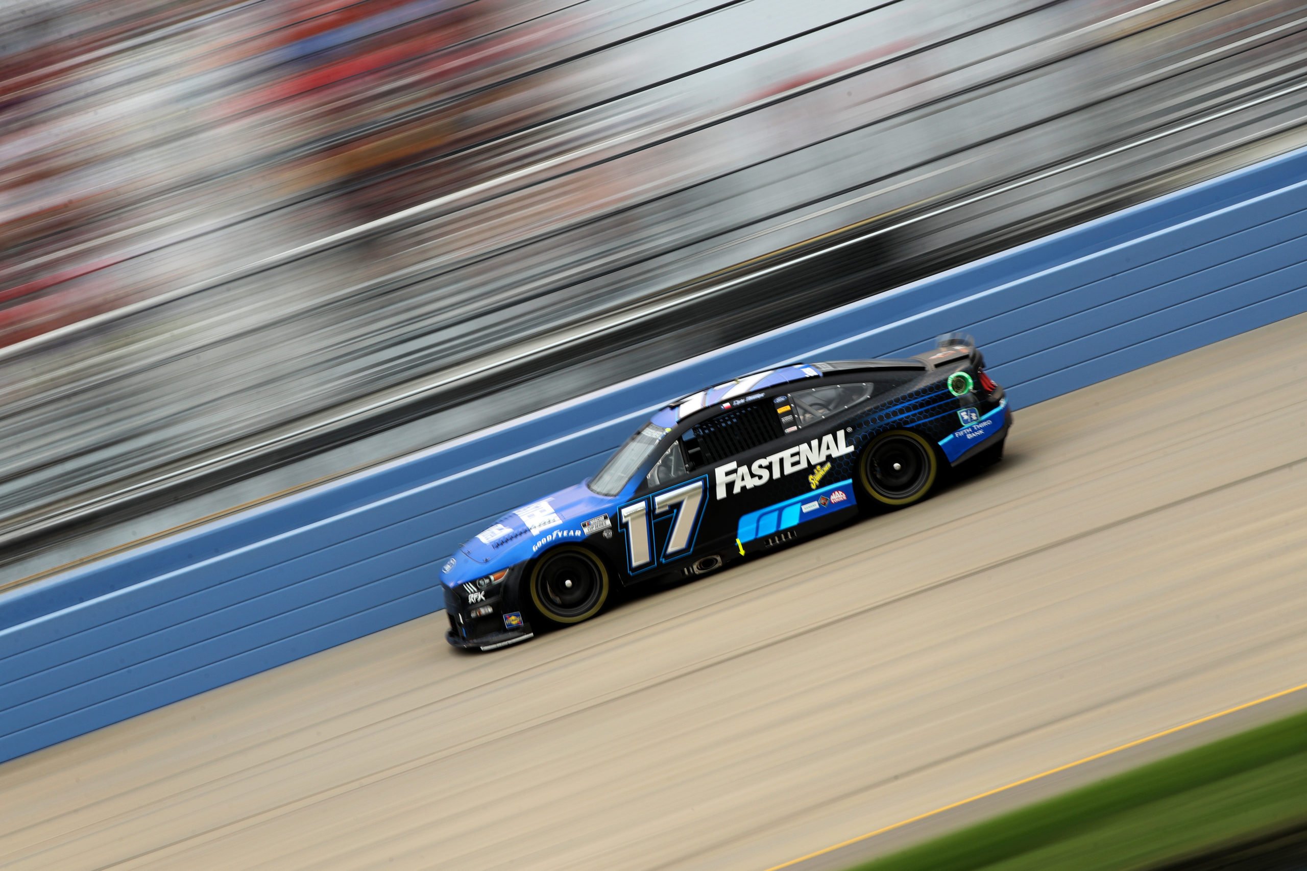 Buescher Finishes 30th after Late Mishap in Nashville