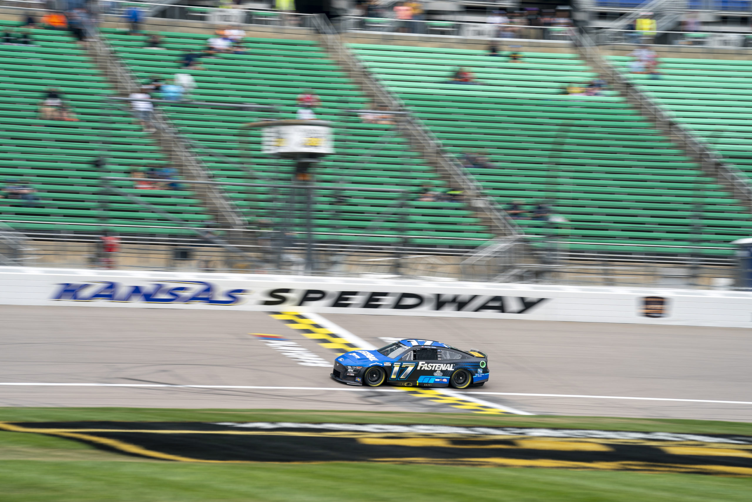 Buescher Rebounds for Top-15 in Kansas