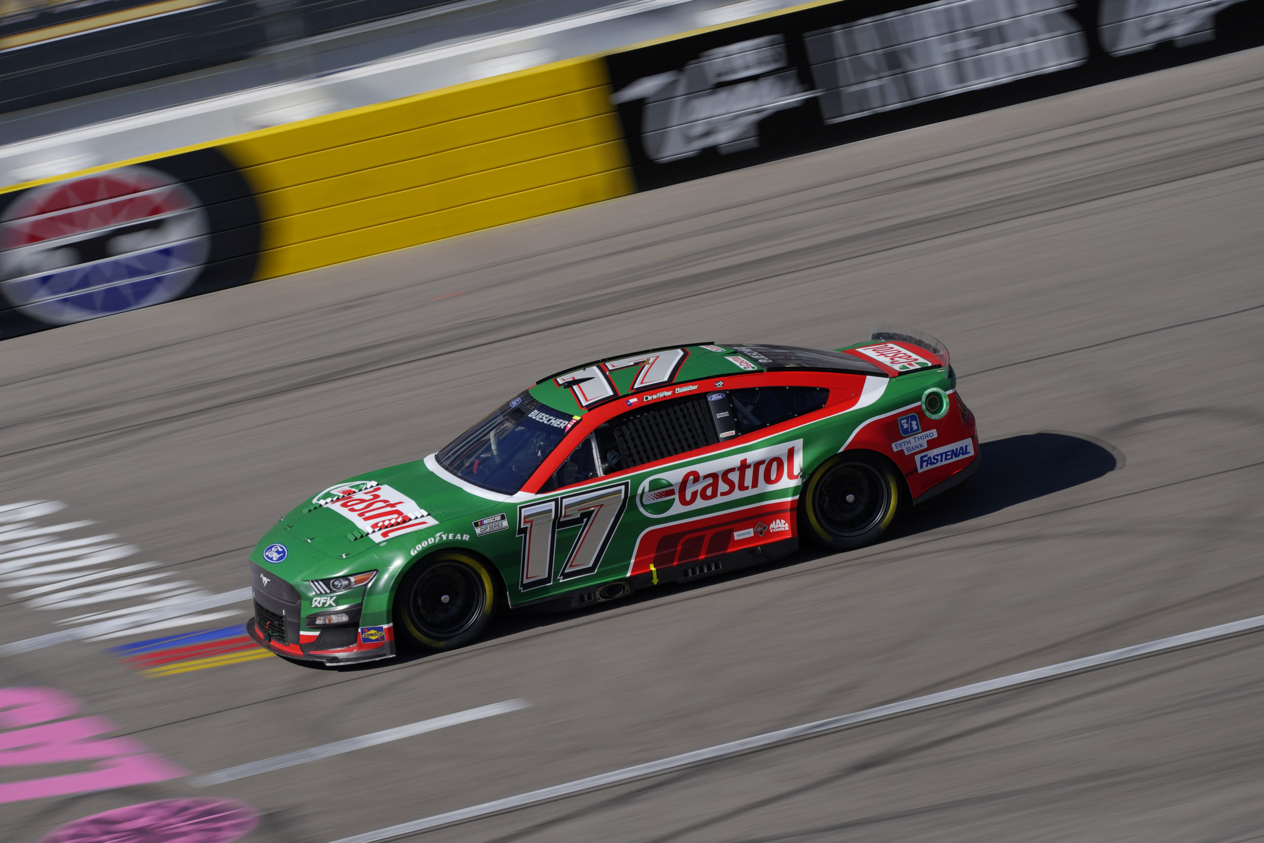 Buescher Rebounds for Top-15 at Las Vegas