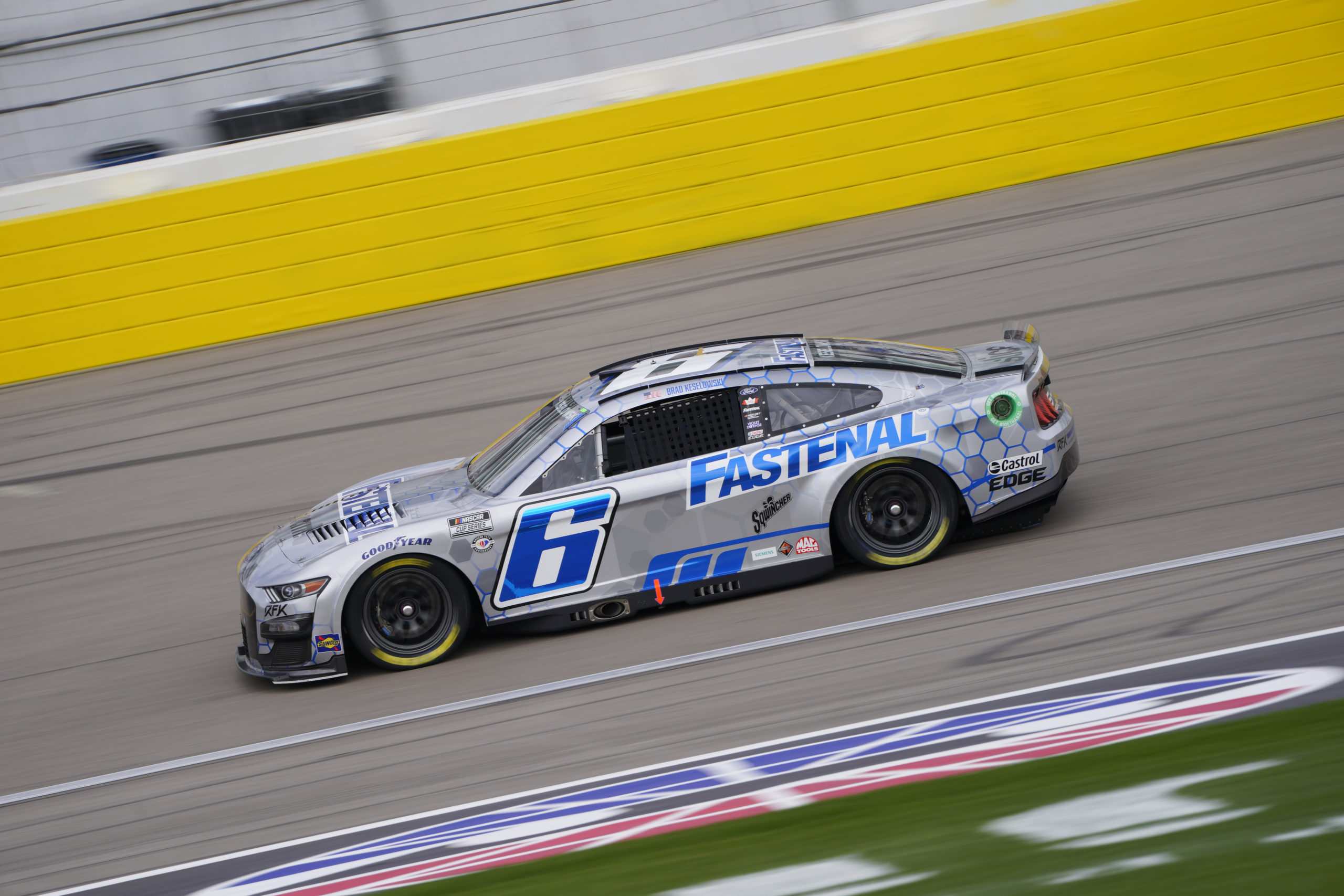 Keselowski Earns Stage Points, Finishes 17th in Las Vegas