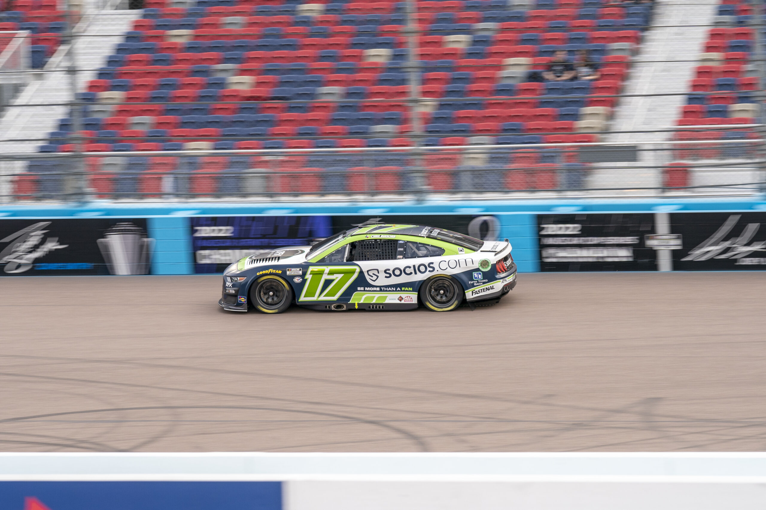 Buescher Finishes 15th in Phoenix