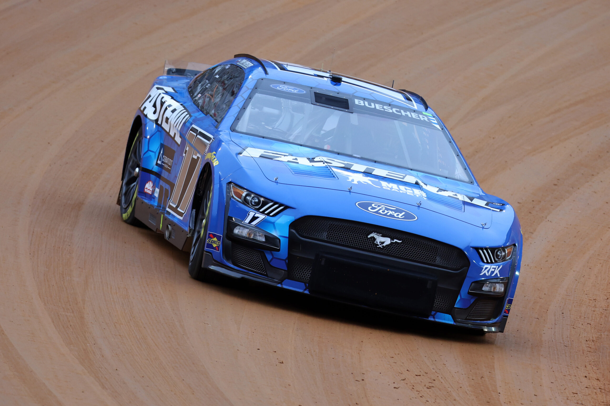 Buescher Finishes 18th after Strong Ending in Bristol Dirt Race