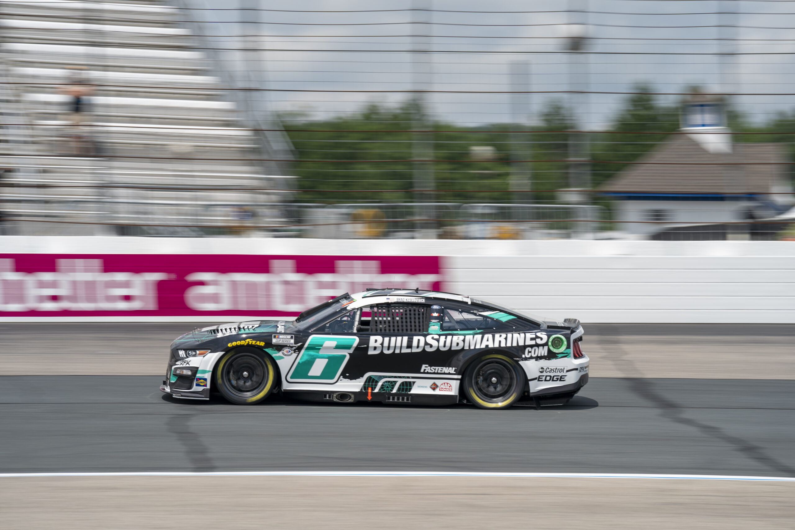 Keselowski Earns Solid Top-5 at Loudon in BuildSubmarines.com Ford