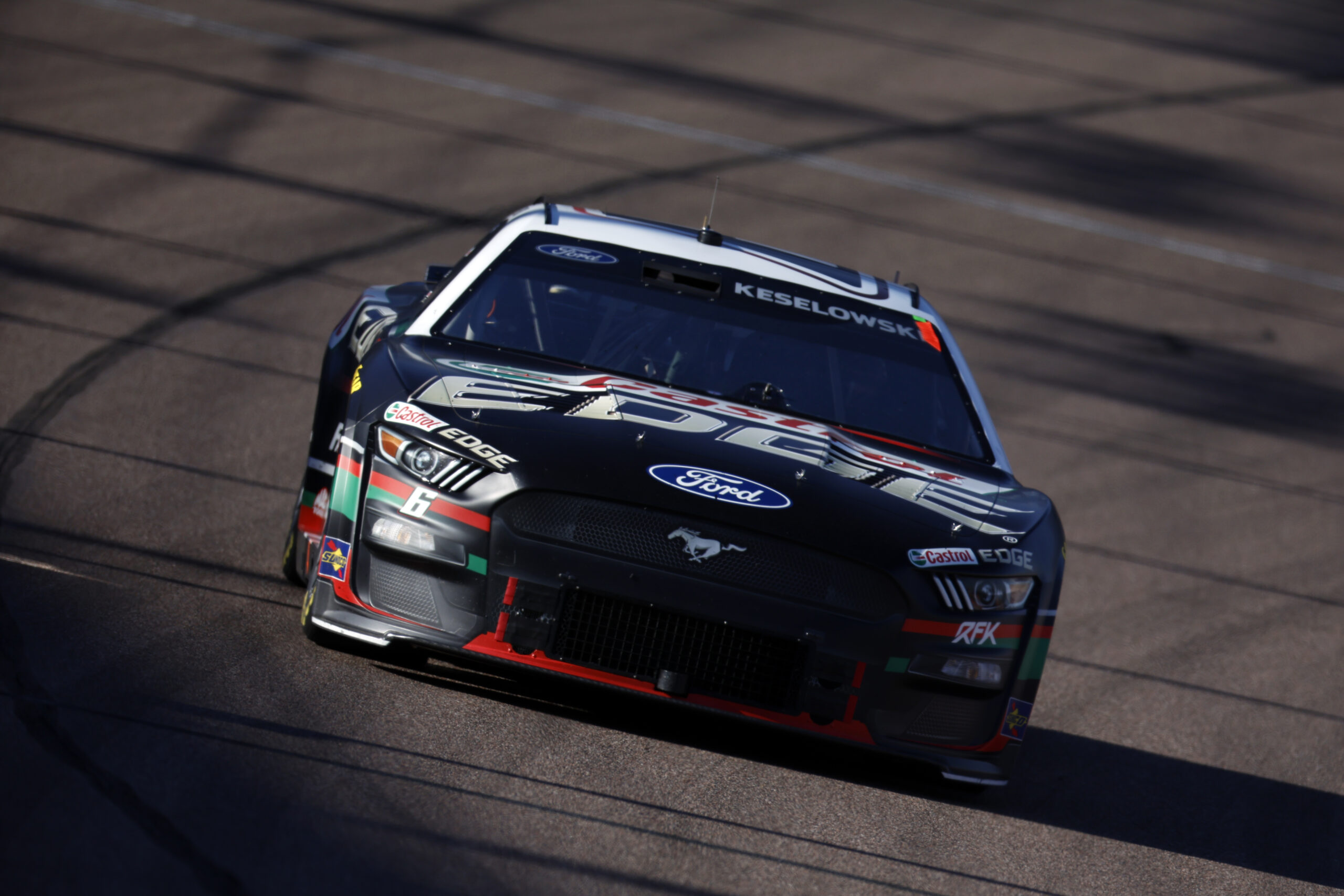 Keselowski Finishes 15th in Season Finale at Phoenix